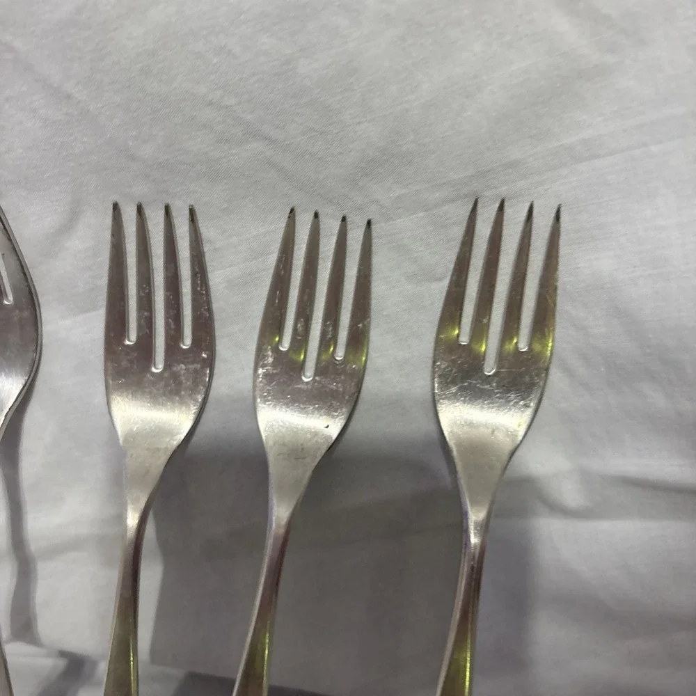 International Deep Silver Flatware 64 Pieces Silverplate With Case Vintage Read